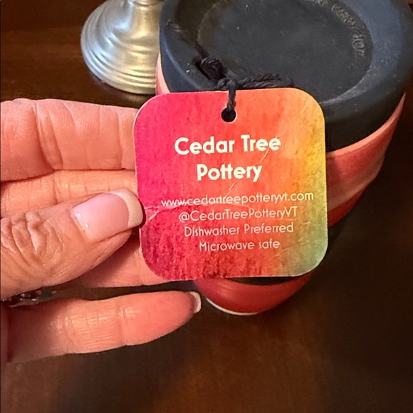 Cedar Tree Pottery, VT - Black & Shades of Coral Travel Mug- NWT - Picture 3 of 5